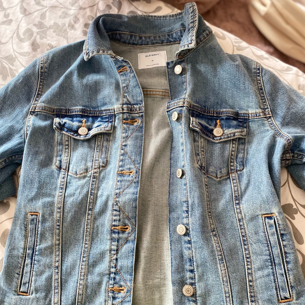 LIGHTLY WORN OLD NAVY JEAN JACKET SIZE MEDIUM